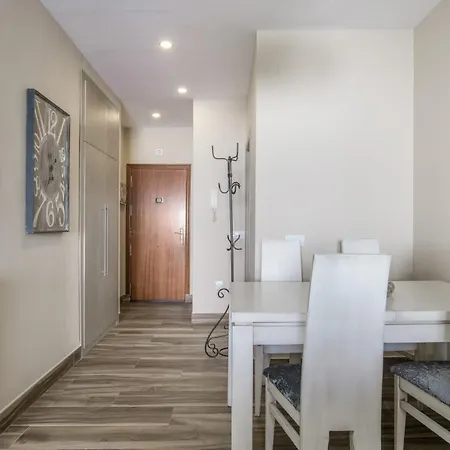 Leonor Apartment *