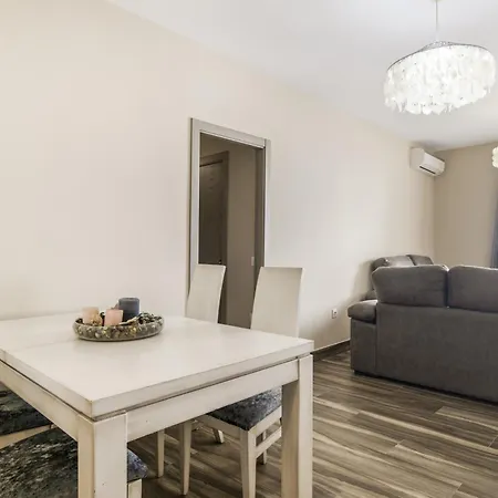 Leonor Apartment